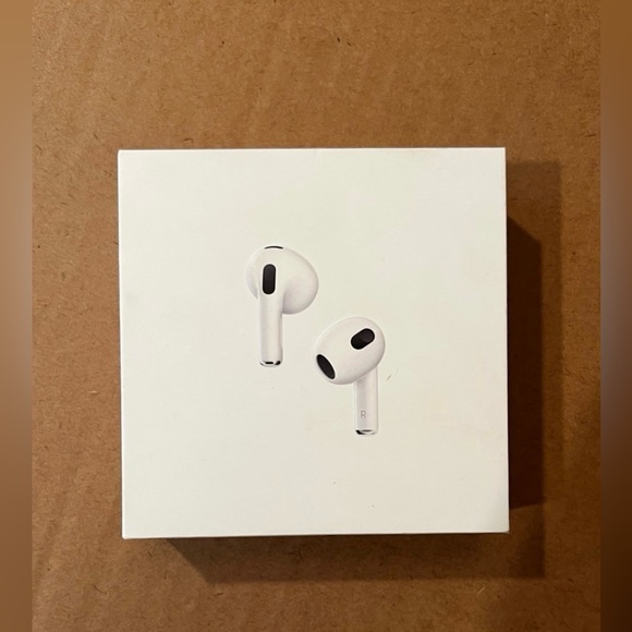 AirPods 3rd generation with MagSafe charging case - Picture 1 of 6